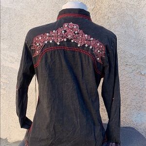 Roar NWT. Women’s Weatern Top Size Large